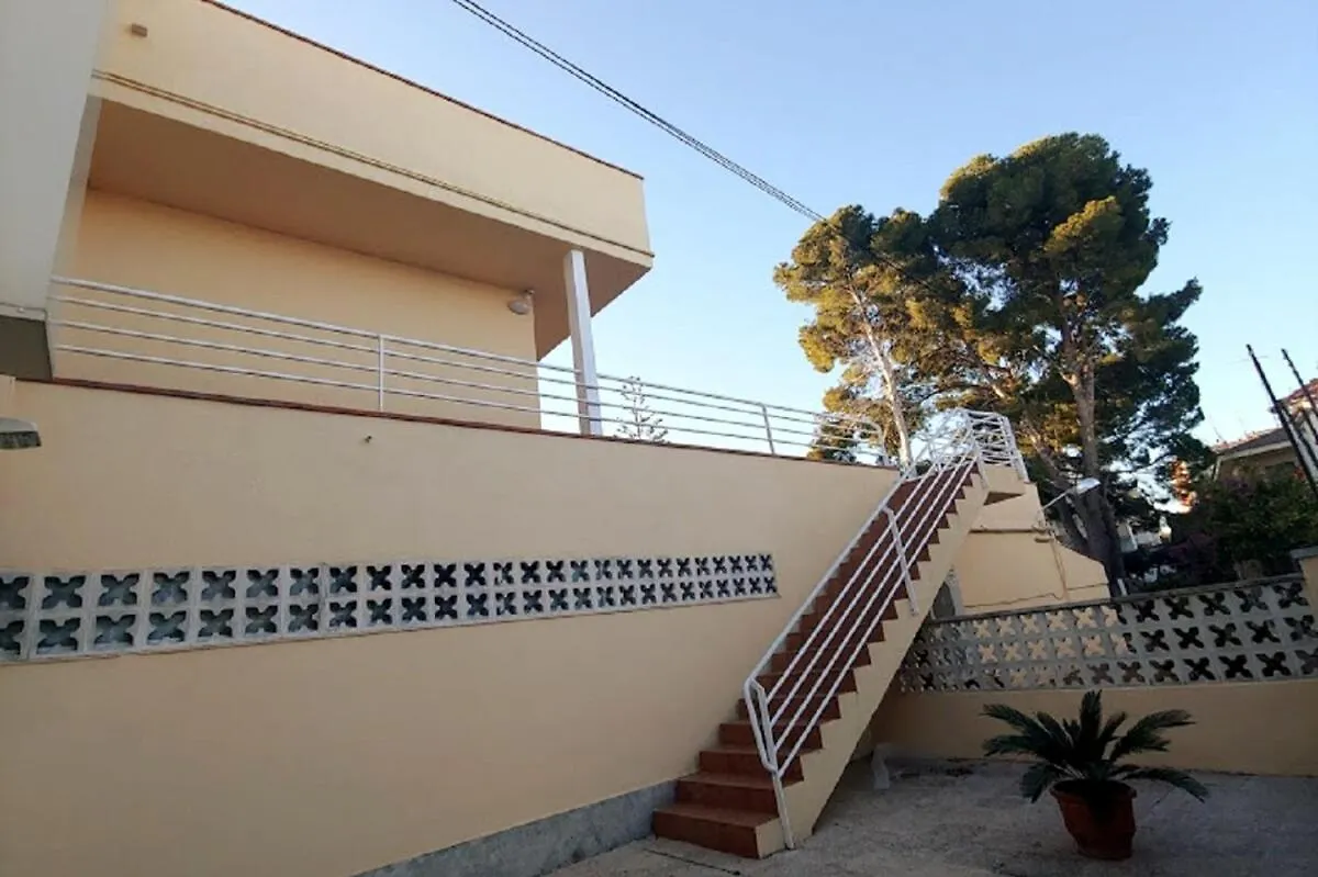 Apartamento Primera Linea Con Vistas Y A-C 坎布里尔斯